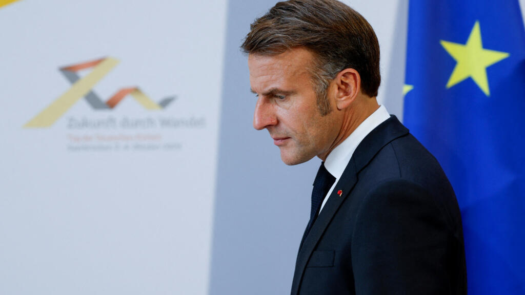 : Emmanuel Macron face à une tourmente politique sans précédent