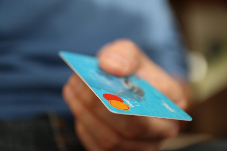 Paiement en ligne sécurisé : comment choisir entre PayPal, Stripe et Apple Pay en 2024
