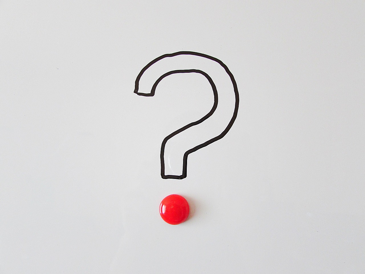 FAQ questions devant ecran ordinateur site ANTS