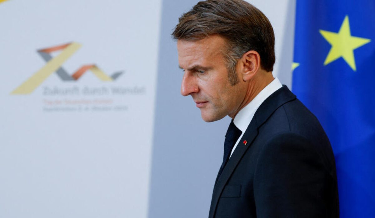 découvrez les enjeux et les impacts de la crise politique entourant emmanuel macron, analyse des tensions et perspectives pour la france.